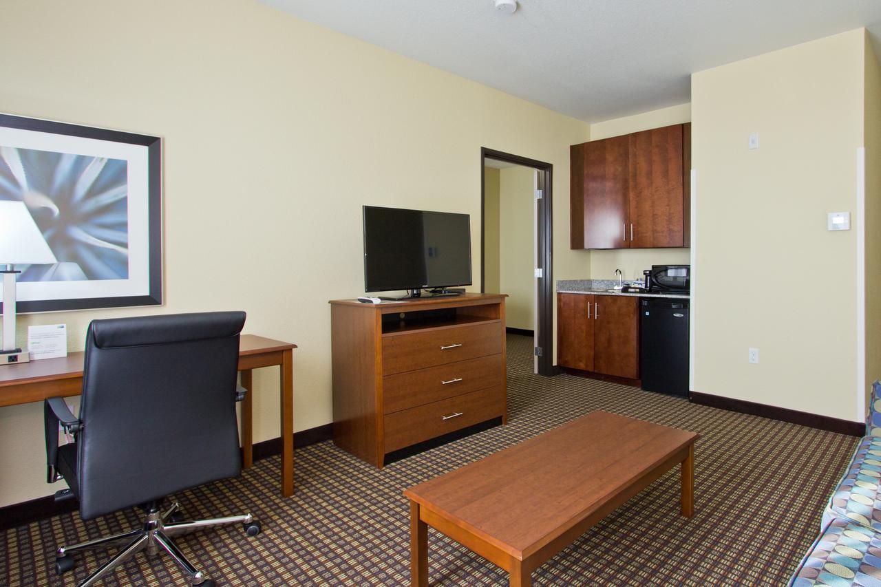 Holiday Inn Express And Suites Denver East Peoria Street - thumb 16