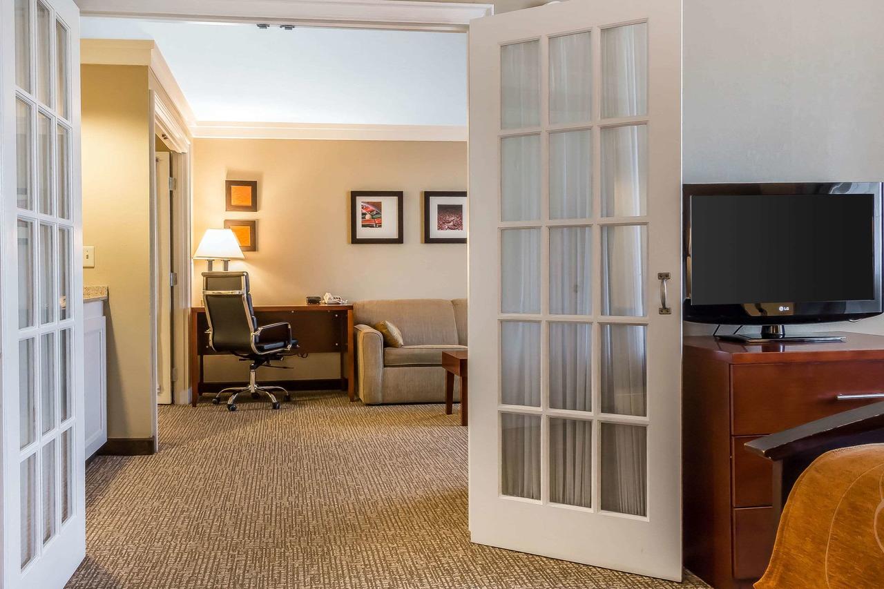 Comfort Suites Norwich - thumb 1