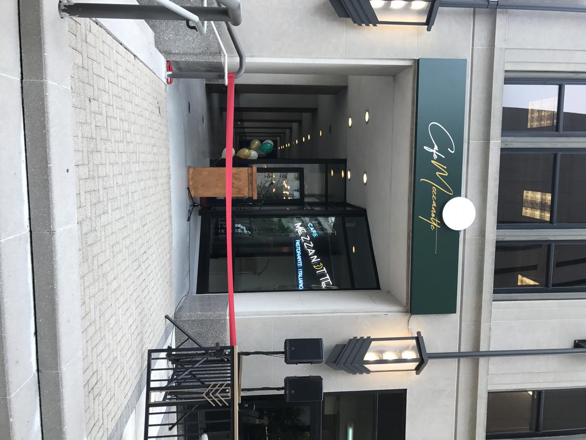 LuxiaSuites City Center - thumb 1