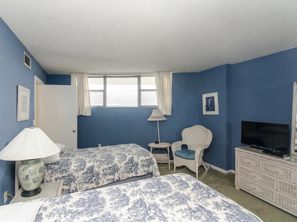 1002N Edgewater House Condo - thumb 9