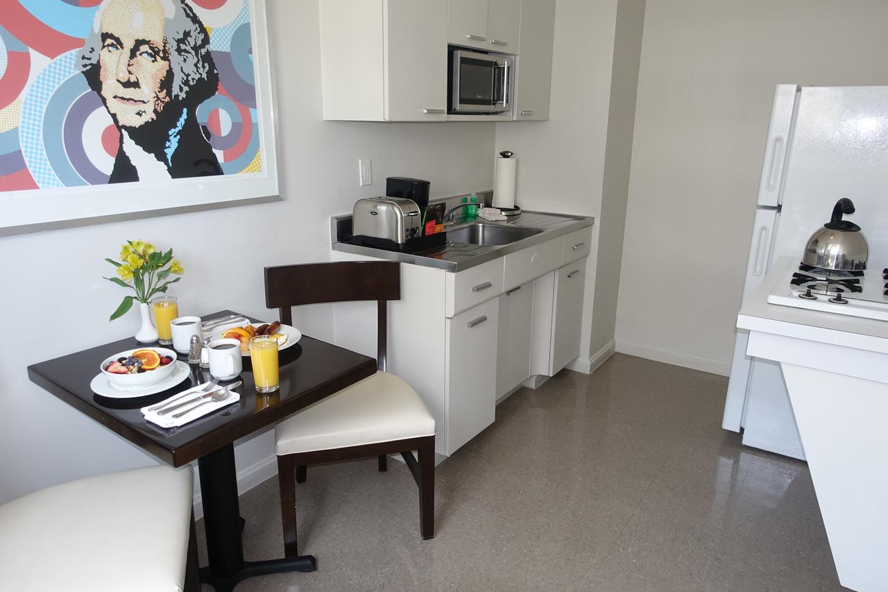 State Plaza Hotel - thumb 3