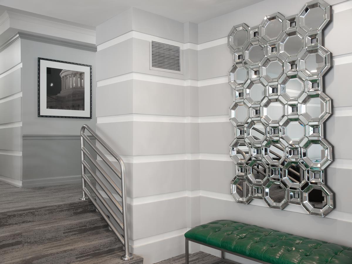 State Plaza Hotel - thumb 12