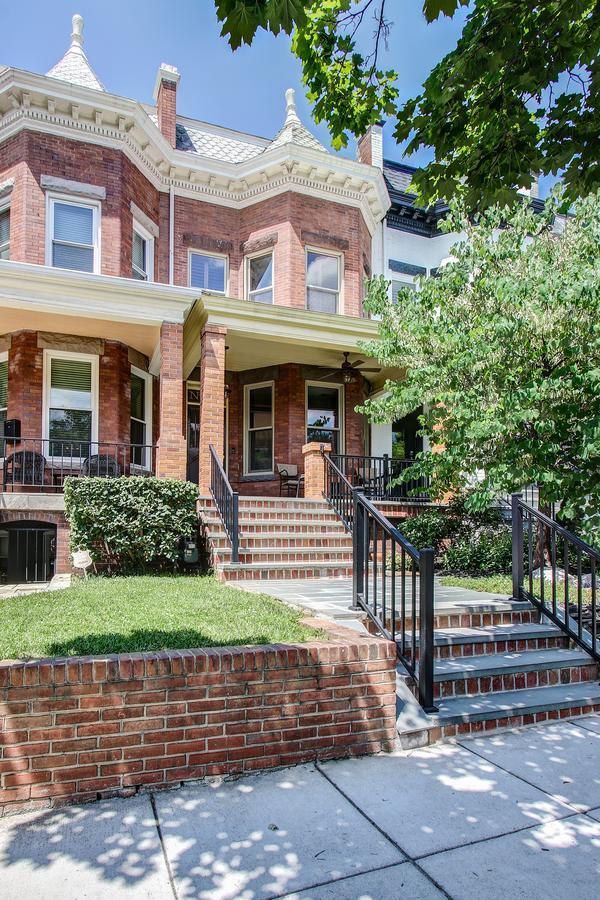 'The W' In Bloomingdale - thumb 1