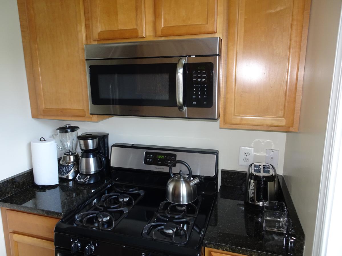 Affordable 2bdrm Home-FREE Designated Parking - thumb 14