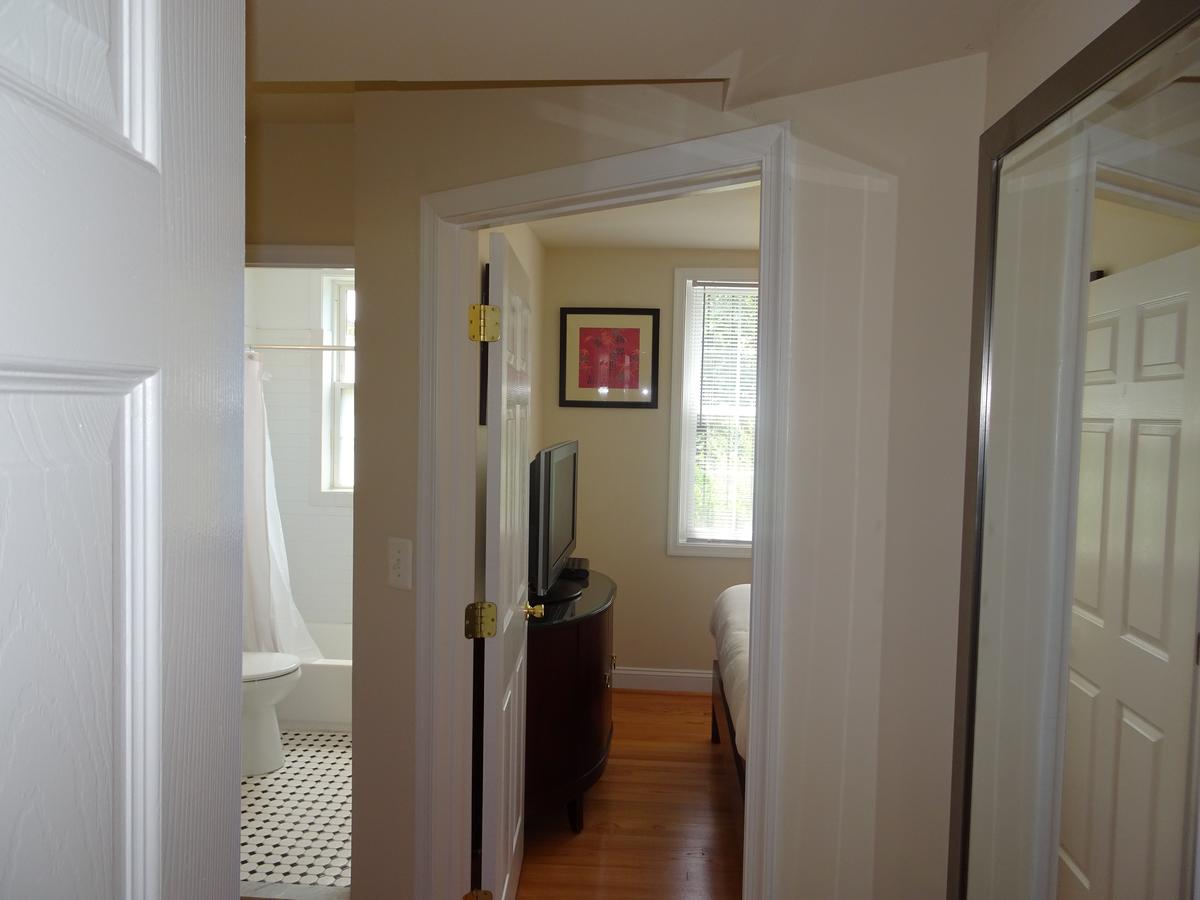 Affordable 2bdrm Home-FREE Designated Parking - thumb 22