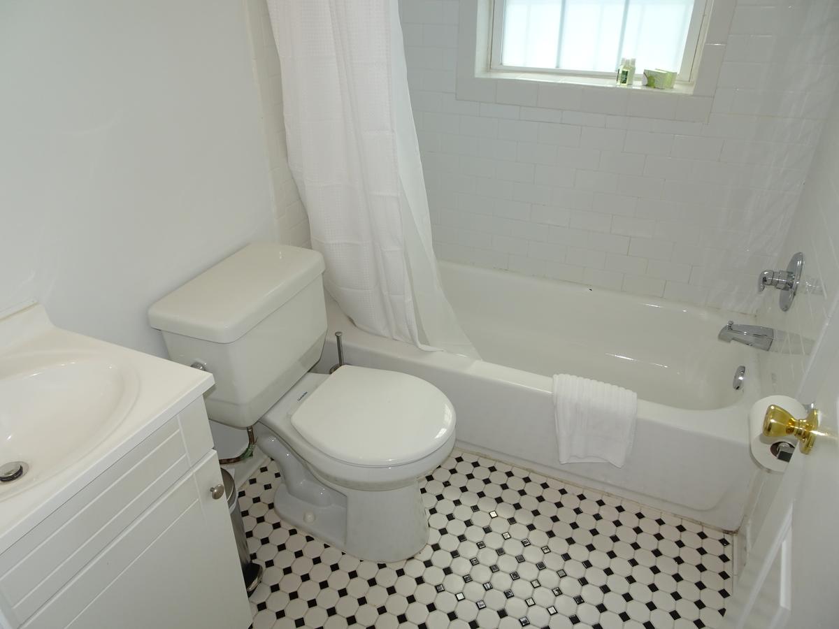 Affordable 2bdrm Home-FREE Designated Parking - thumb 23