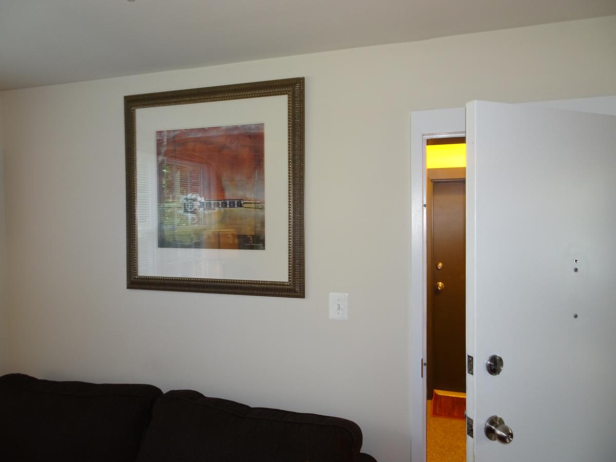 Affordable 2bdrm Home-FREE Designated Parking - thumb 2