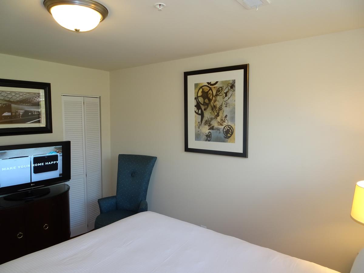 Affordable 2bdrm Home-FREE Designated Parking - thumb 16