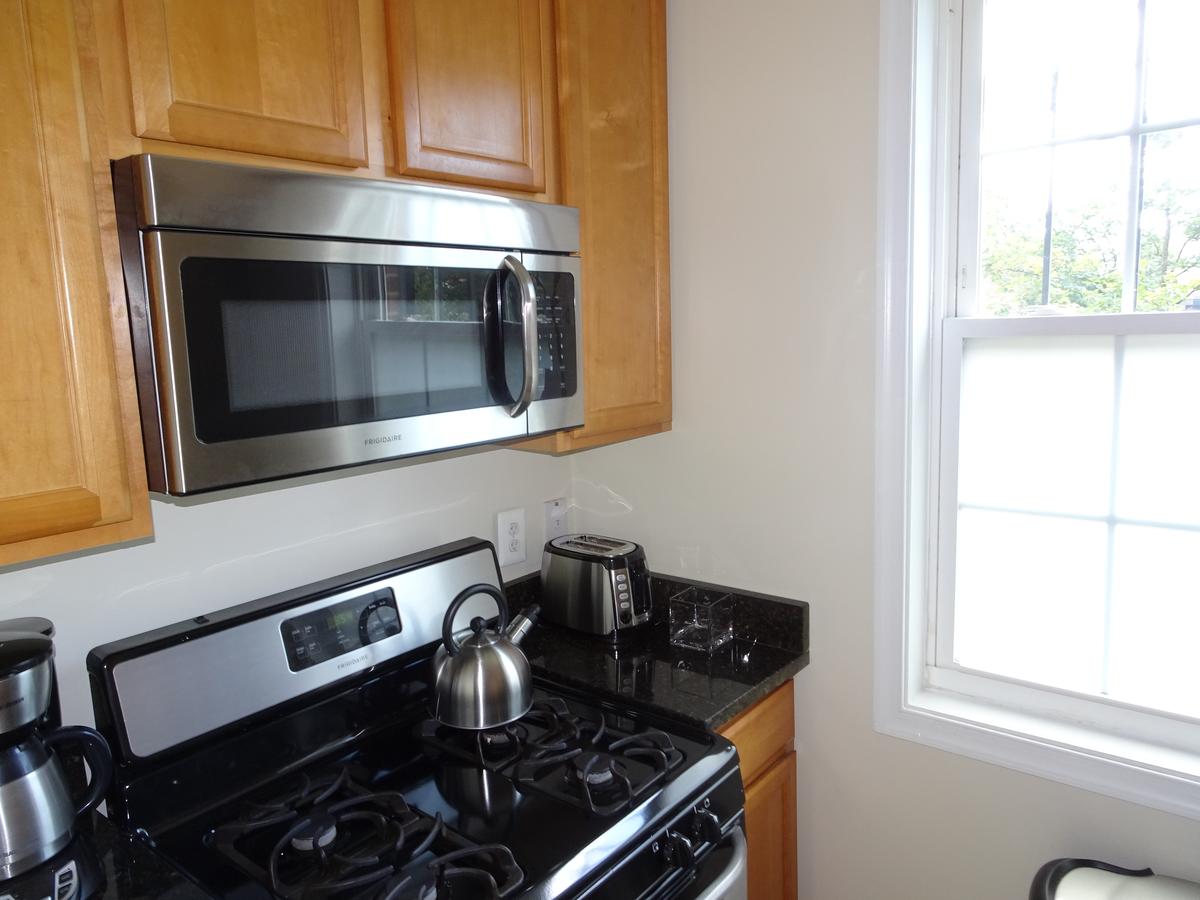 Affordable 2bdrm Home-FREE Designated Parking - thumb 5