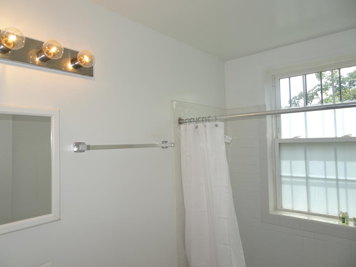 Affordable 2bdrm Home-FREE Designated Parking - thumb 24