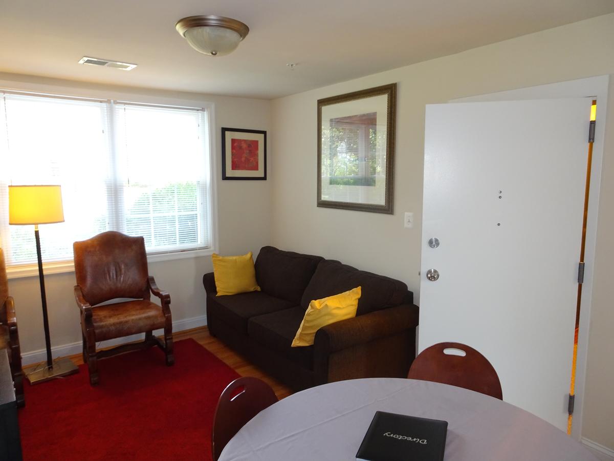 Affordable 2bdrm Home-FREE Designated Parking - thumb 8