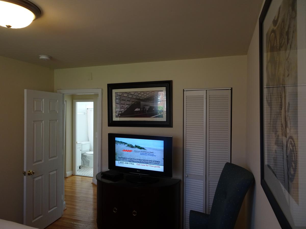 Affordable 2bdrm Home-FREE Designated Parking - thumb 7