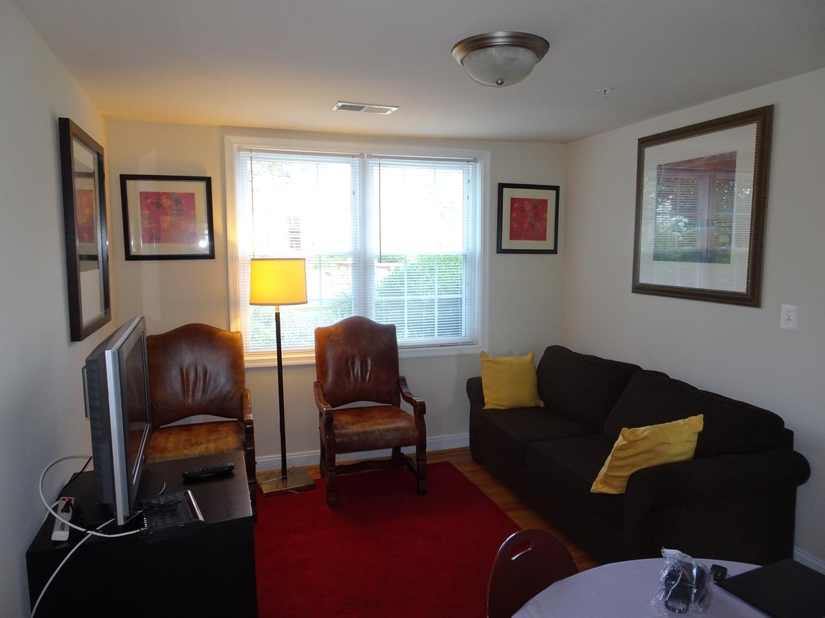 Affordable 2bdrm Home-FREE Designated Parking - thumb 11