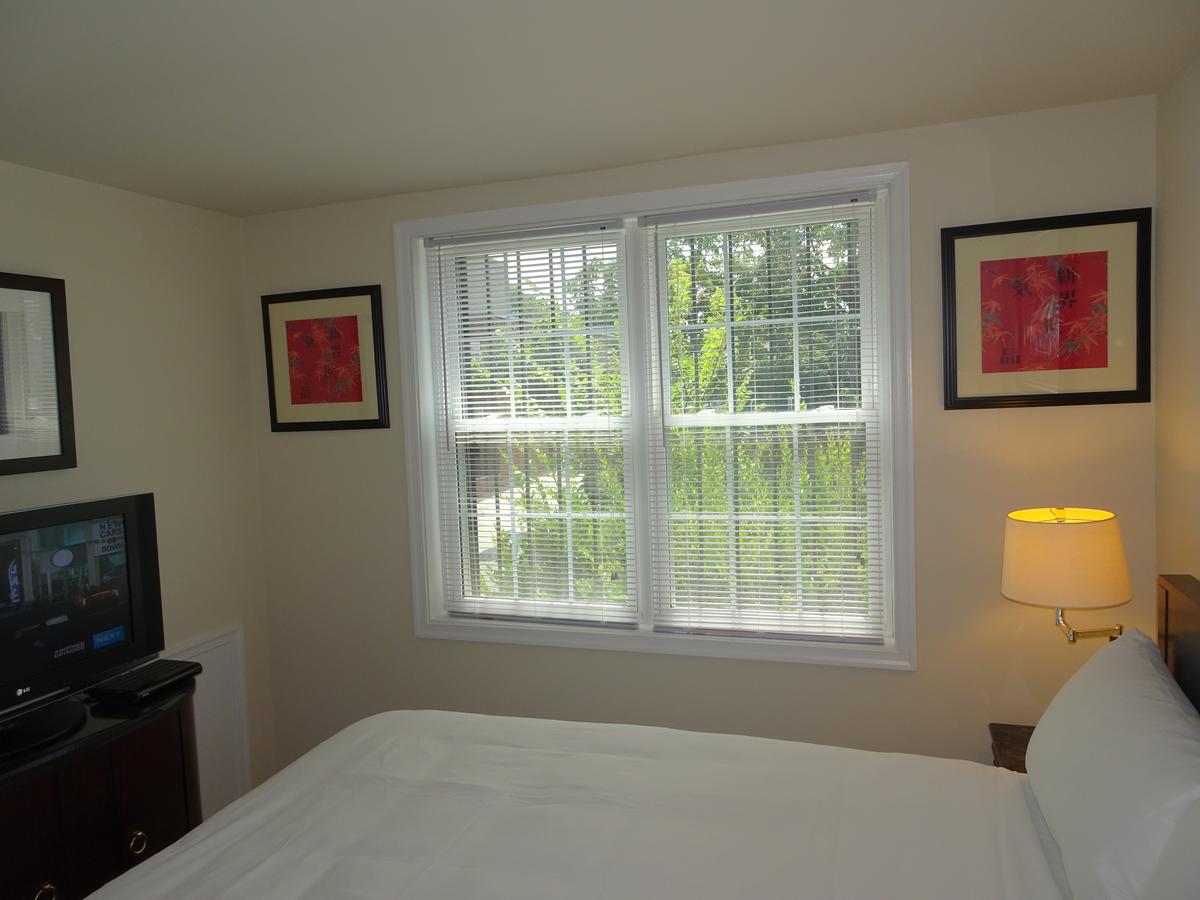 Affordable 2bdrm Home-FREE Designated Parking - thumb 1