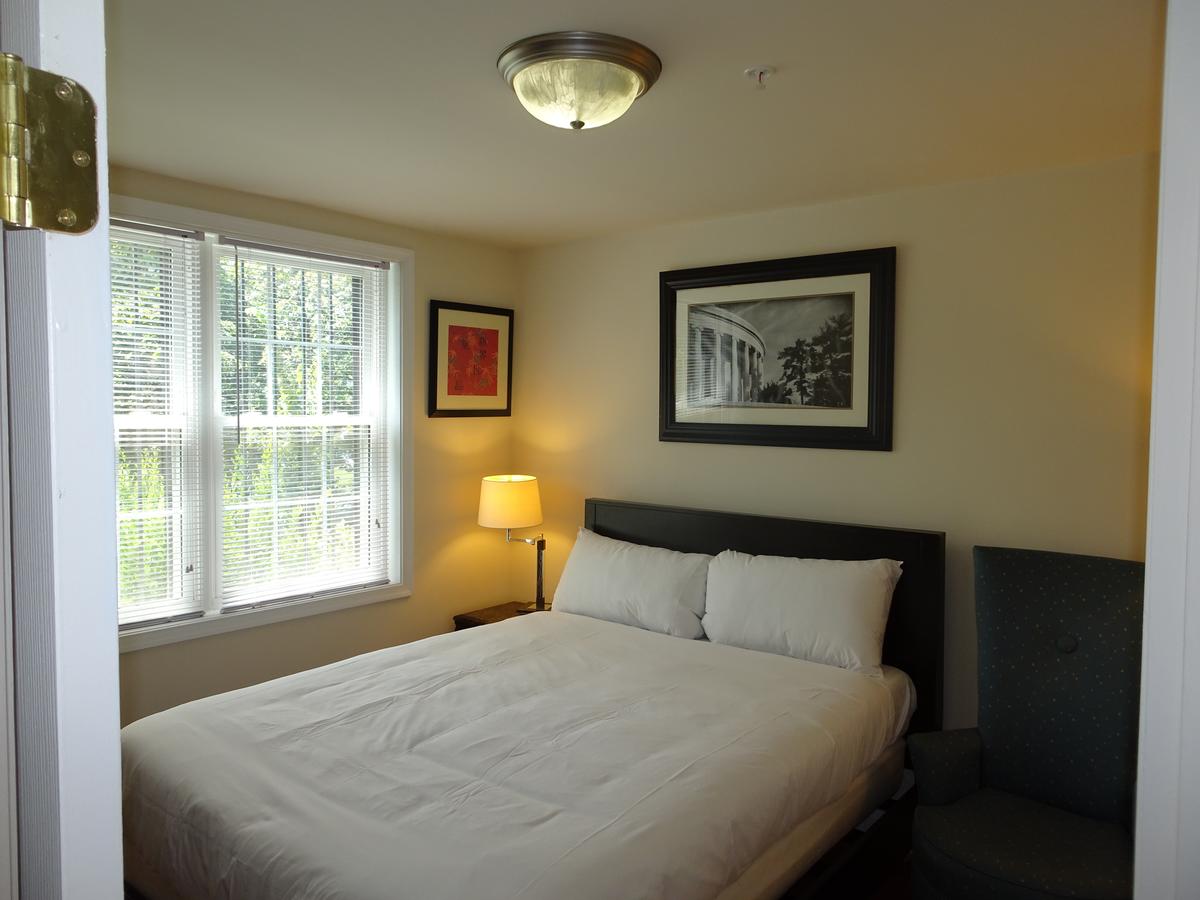 Affordable 2bdrm Home-FREE Designated Parking - thumb 10