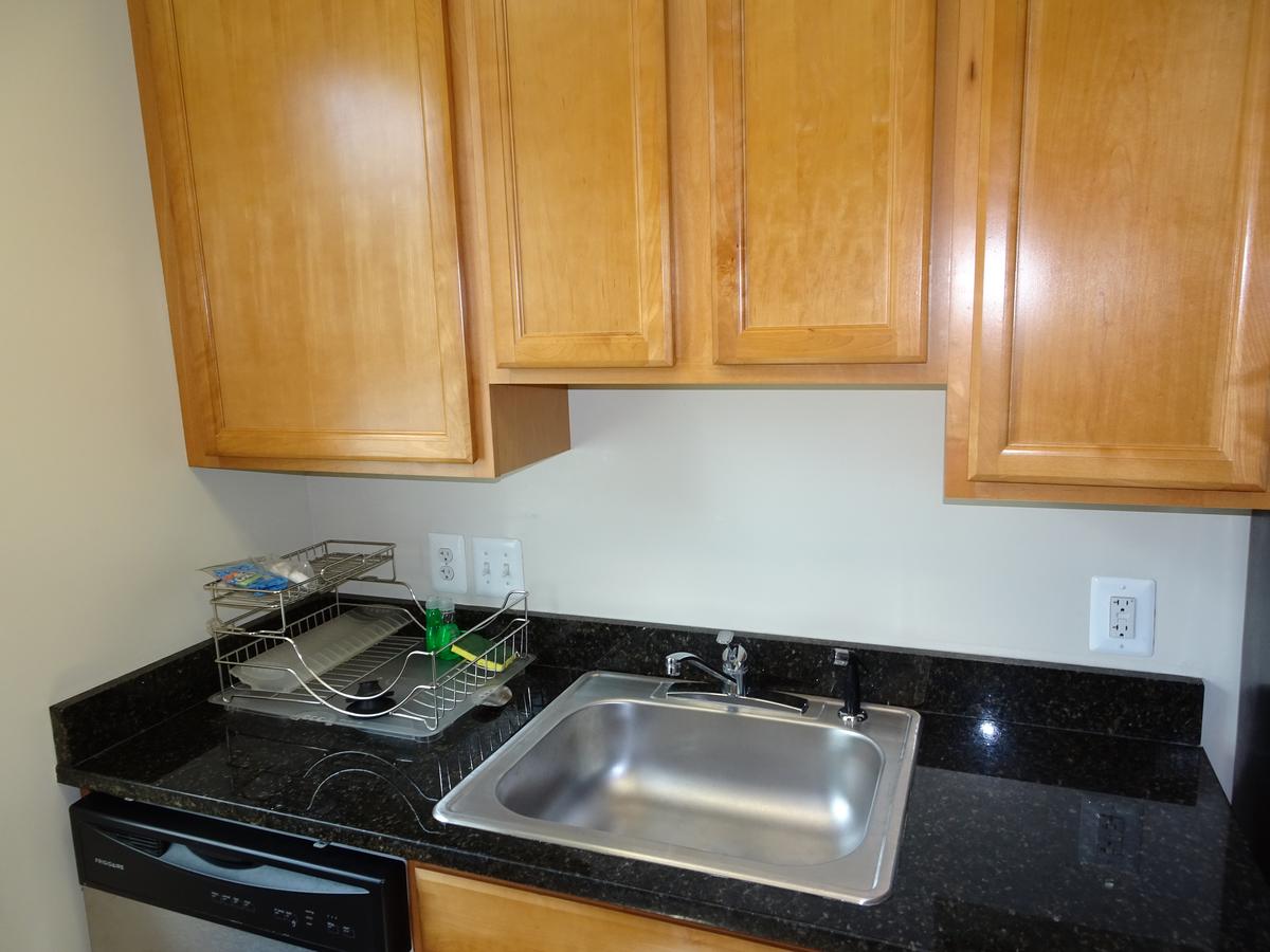 Affordable 2bdrm Home-FREE Designated Parking - thumb 4