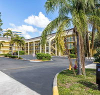 Quality Inn Palm Beach International Airport - Students Accommodation