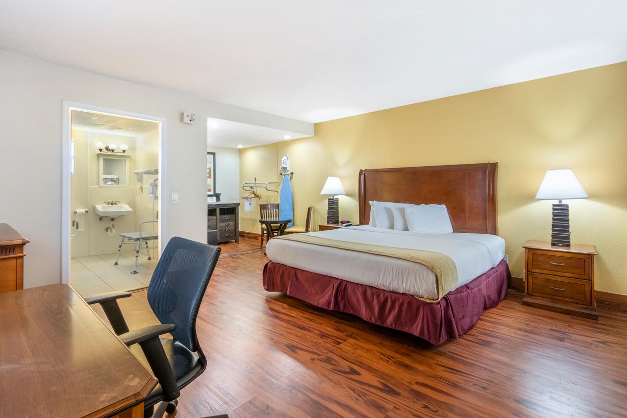 Ocean Reef Hotel - thumb 6