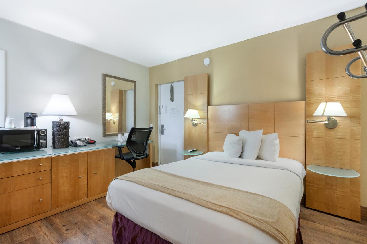 Ocean Reef Hotel - thumb 12