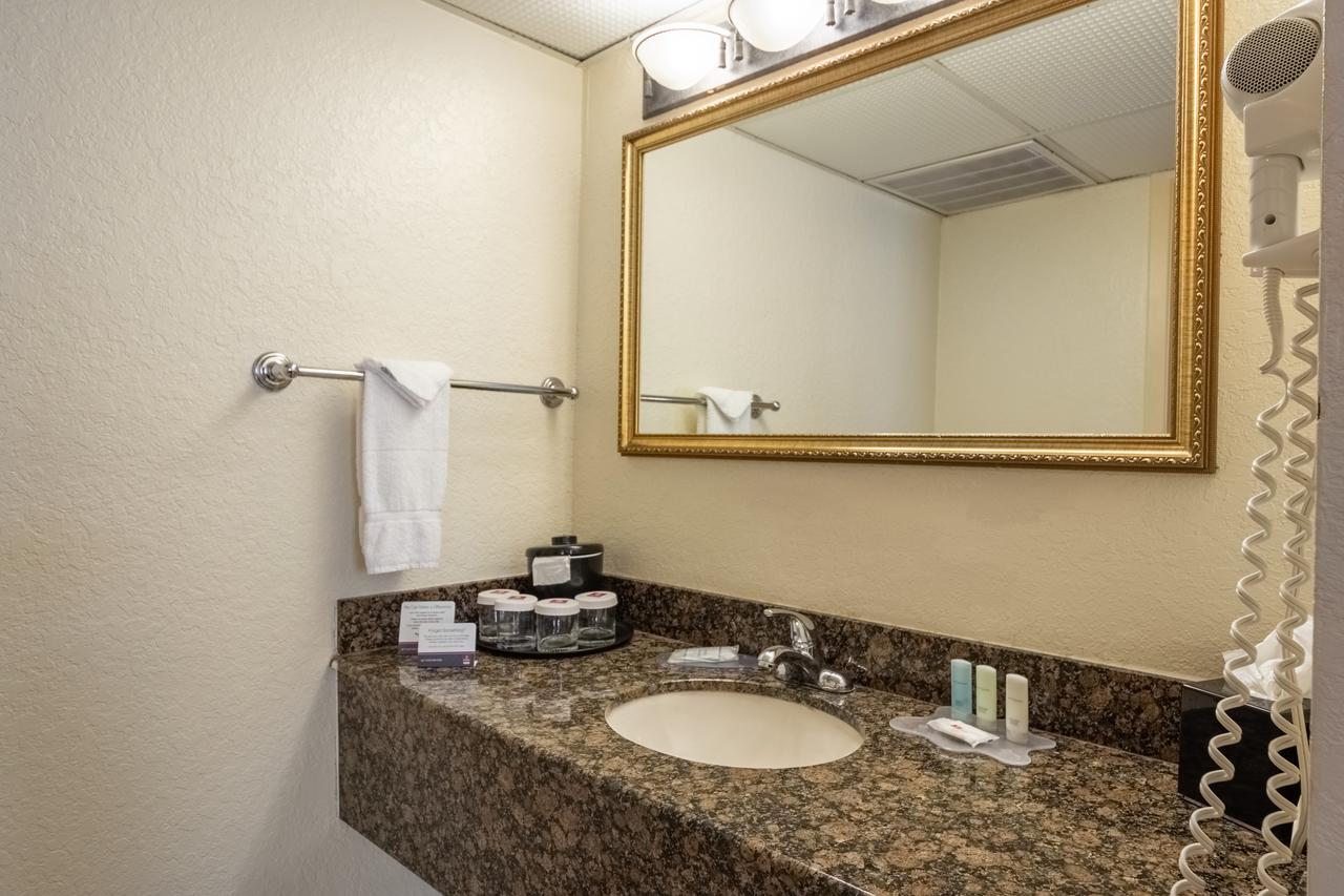 Clarion Inn & Suites Clearwater - thumb 22