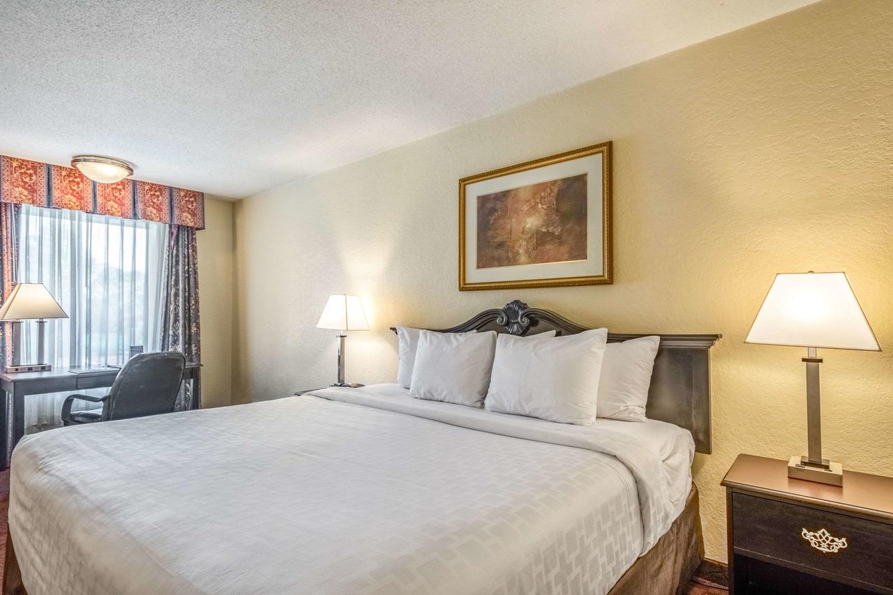 Clarion Inn & Suites Clearwater - thumb 4