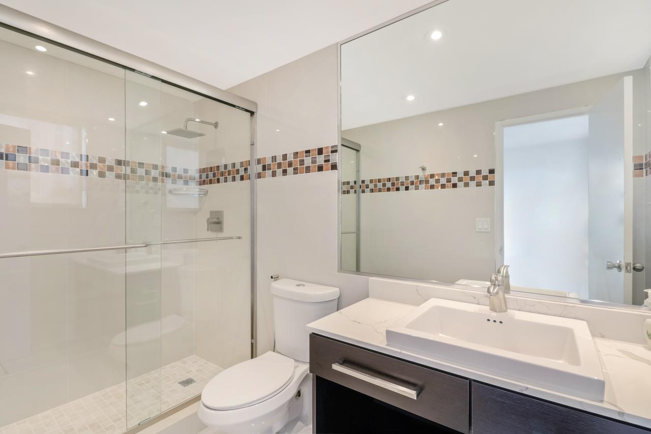 2BEDS 2BATHS APARTMENT ON THE BEACH! - thumb 11