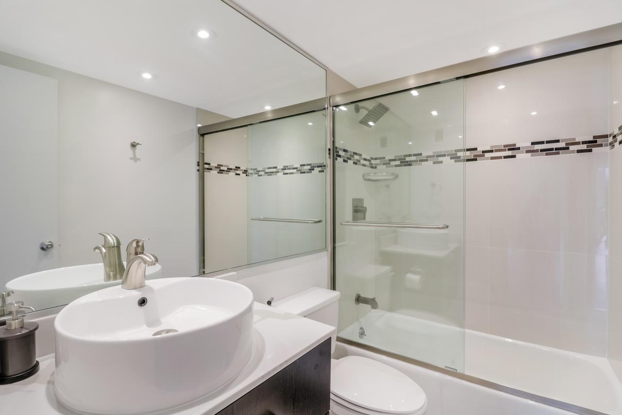 2BEDS 2BATHS APARTMENT ON THE BEACH! - thumb 12