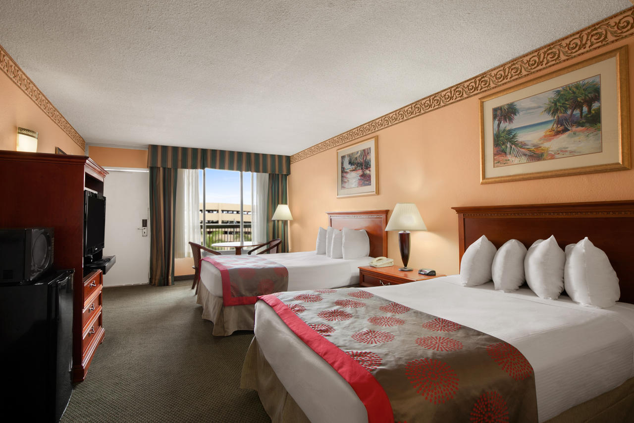 Ramada By Wyndham Hollywood Downtown - thumb 12