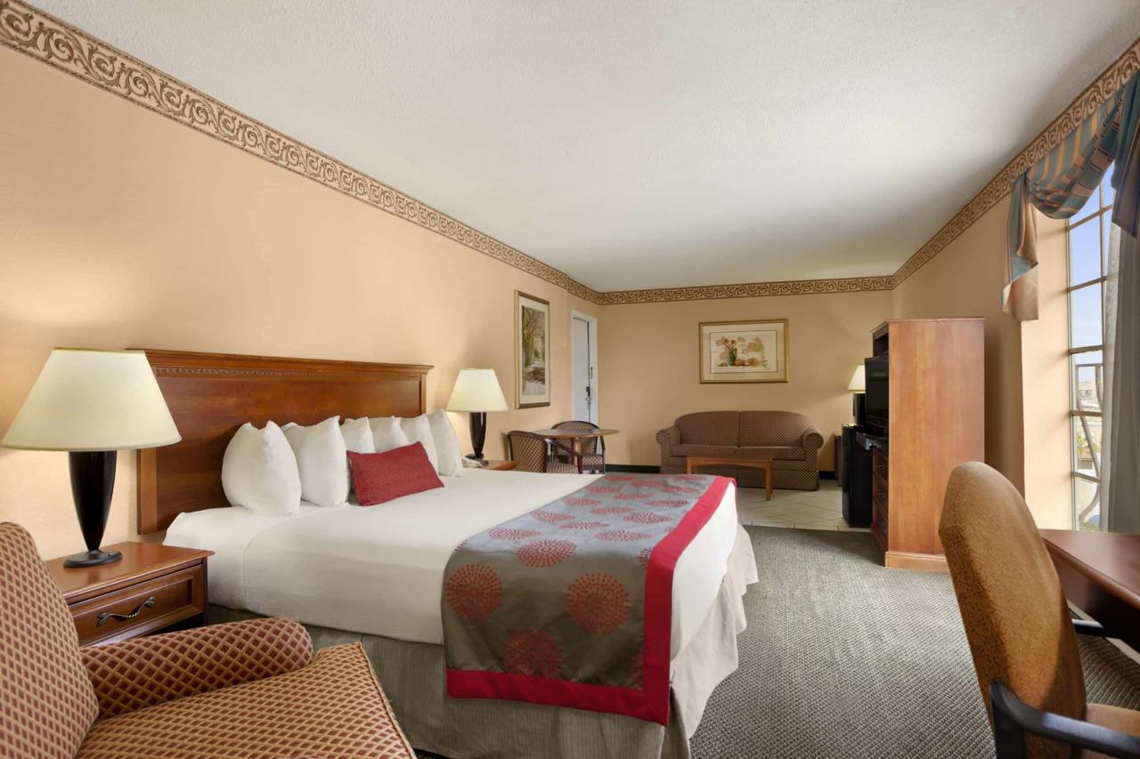 Ramada By Wyndham Hollywood Downtown - thumb 26