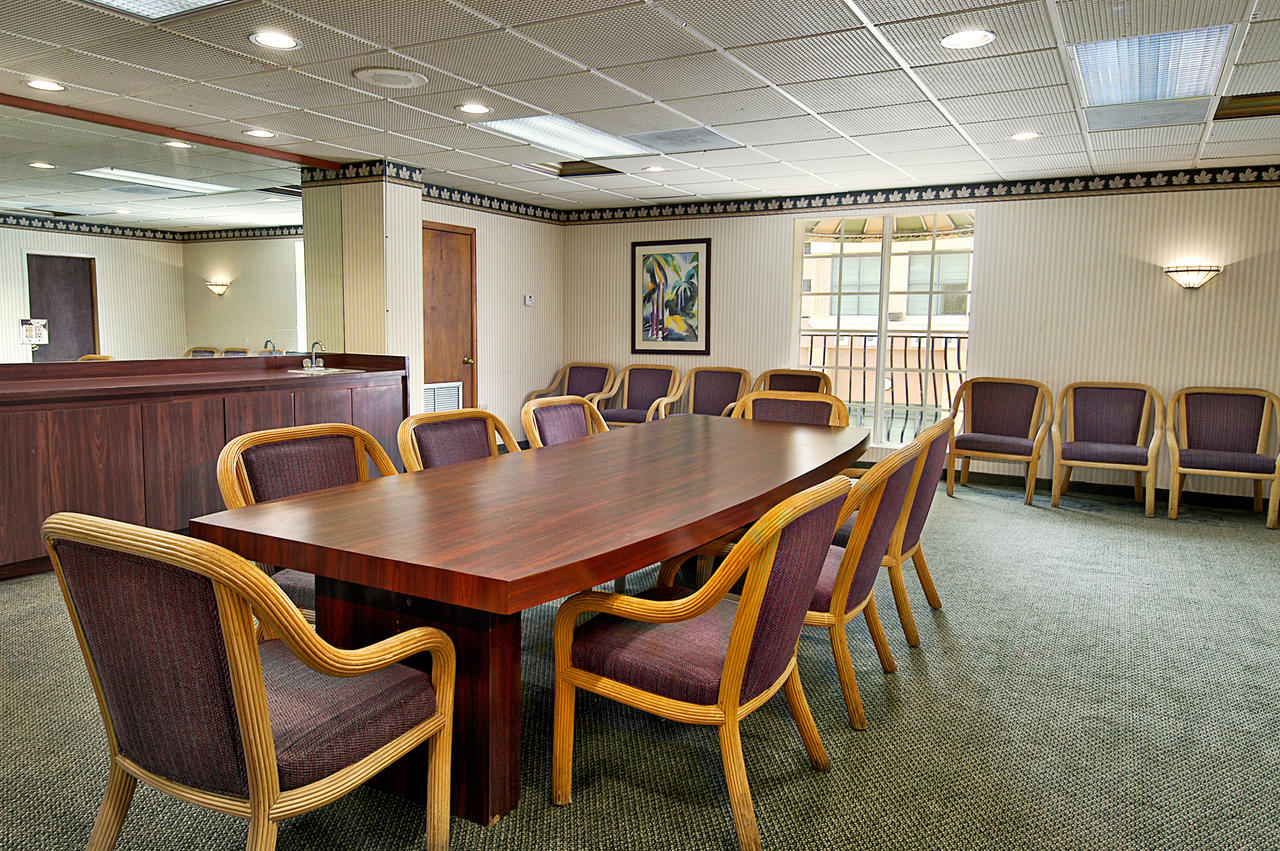 Ramada By Wyndham Hollywood Downtown - thumb 16