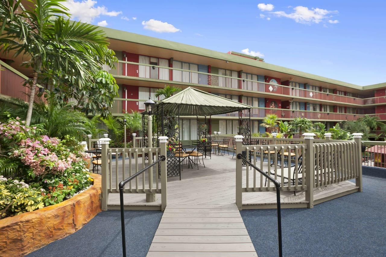 Ramada By Wyndham Hollywood Downtown - thumb 35