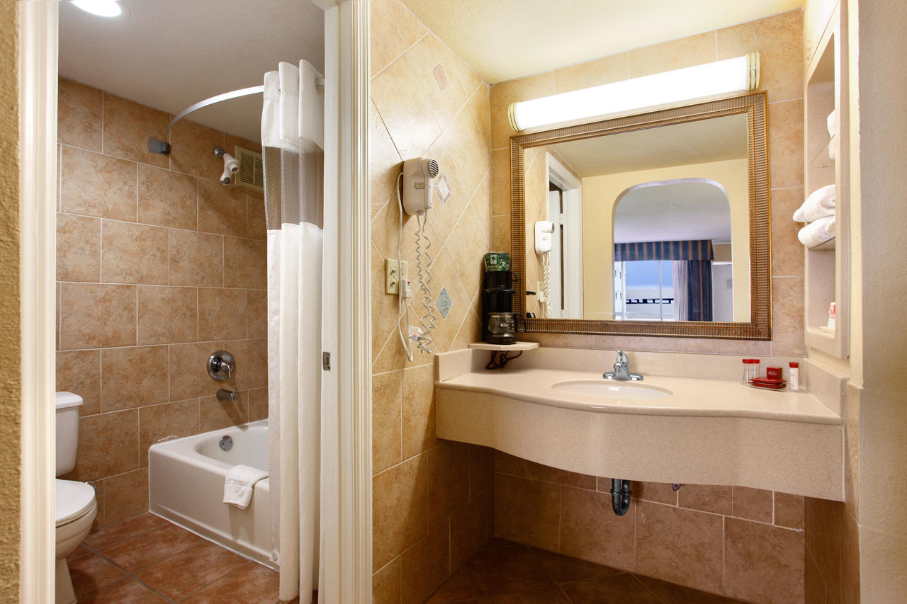 Ramada By Wyndham Hollywood Downtown - thumb 20