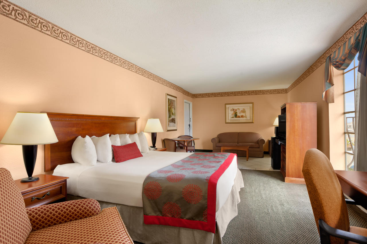 Ramada By Wyndham Hollywood Downtown - thumb 13