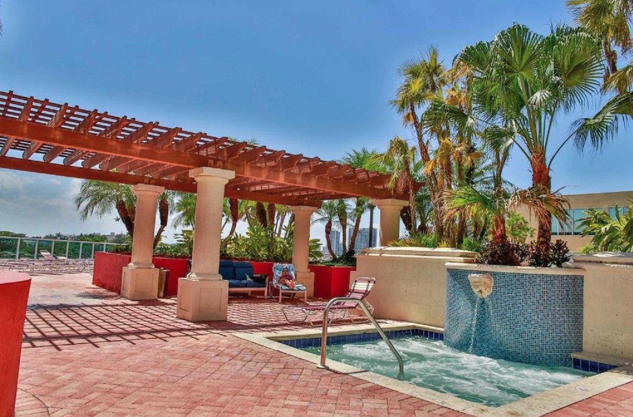 Yacht Club Modern Luxury Apartments - thumb 4