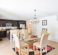 Modern 4 bedroom House with swimming pool - Tourism Bookings