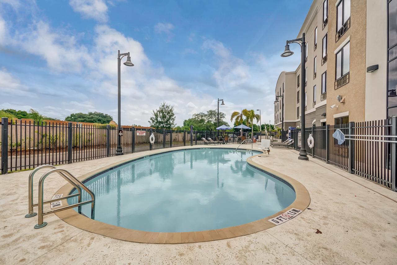 Holiday Inn Express Hotel & Suites Tampa-USF-Busch Gardens - thumb 12