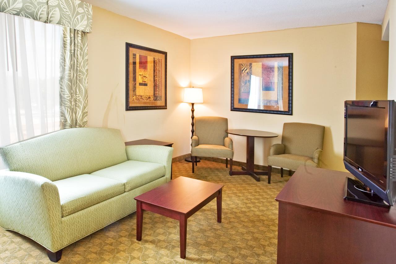 Holiday Inn Express Hotel & Suites Tampa-USF-Busch Gardens - thumb 10