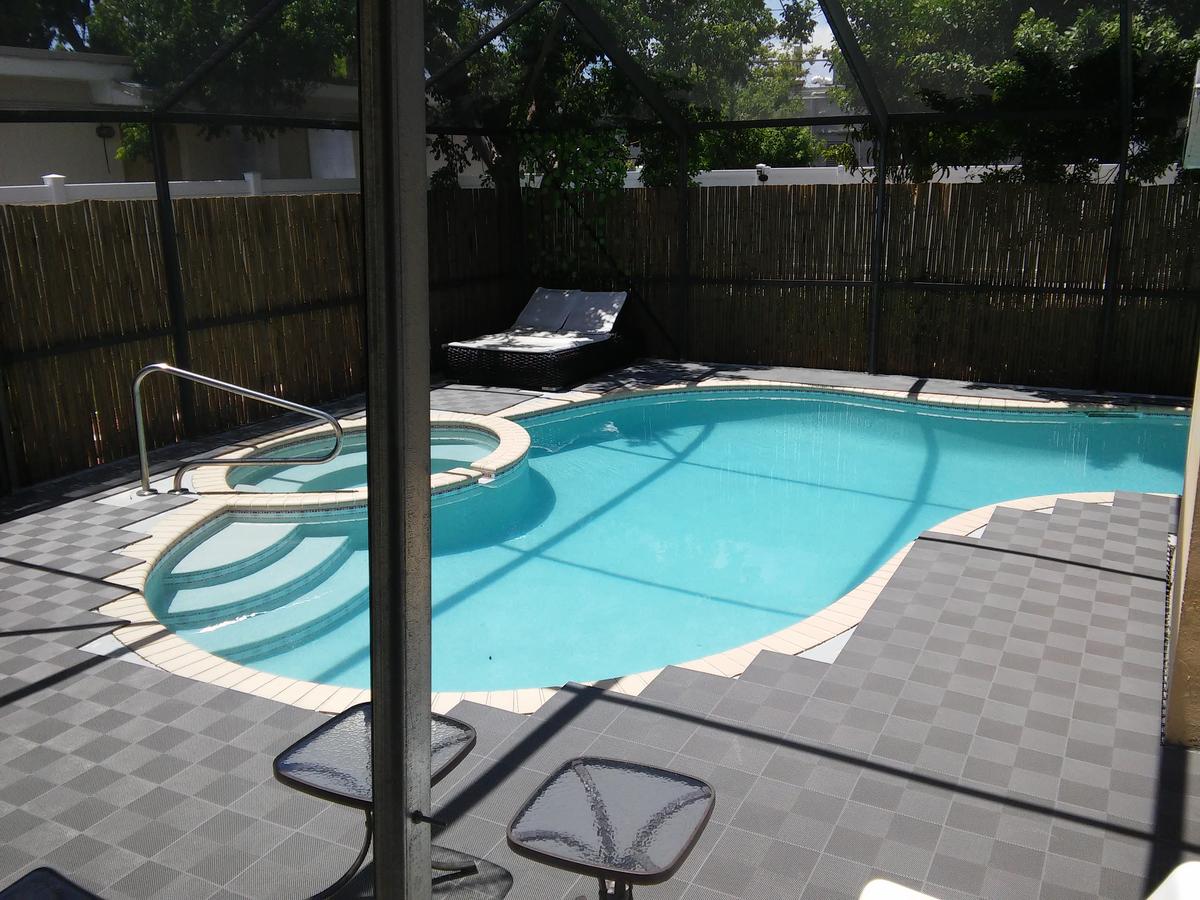 House With Pool - thumb 2