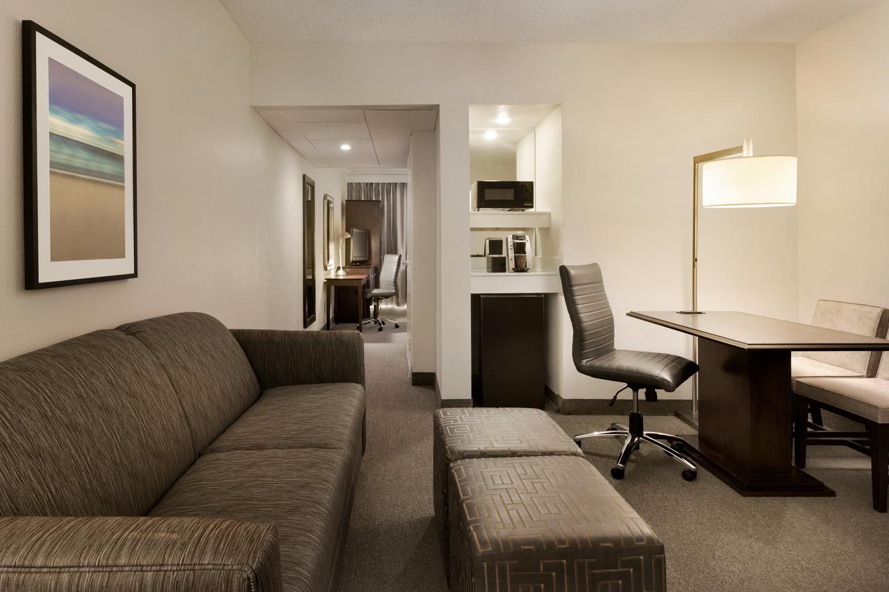 Embassy Suites Boca Raton - thumb 32