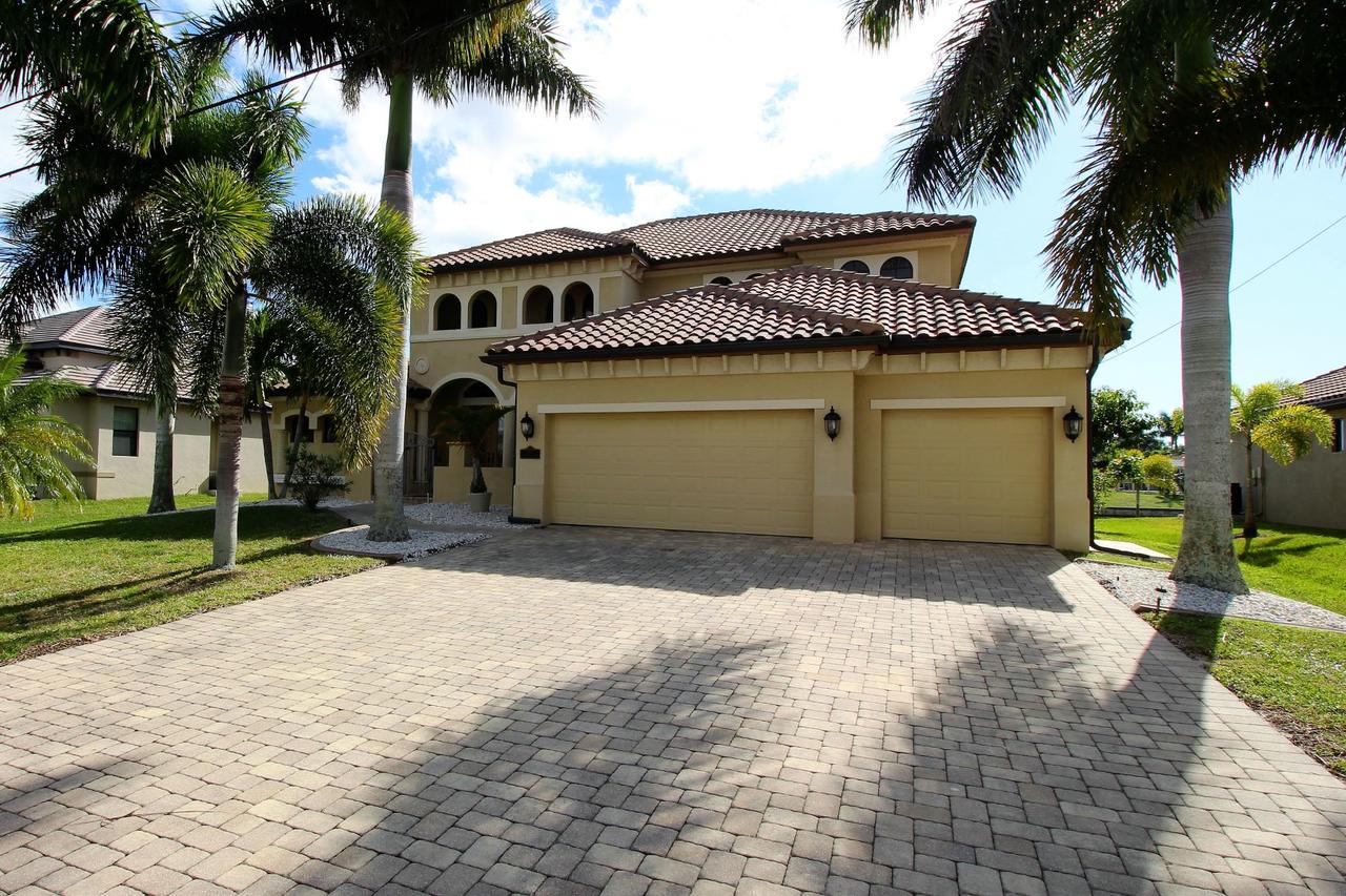 Holland House Cape Coral, 2732 Southwest 25th Street - thumb 2