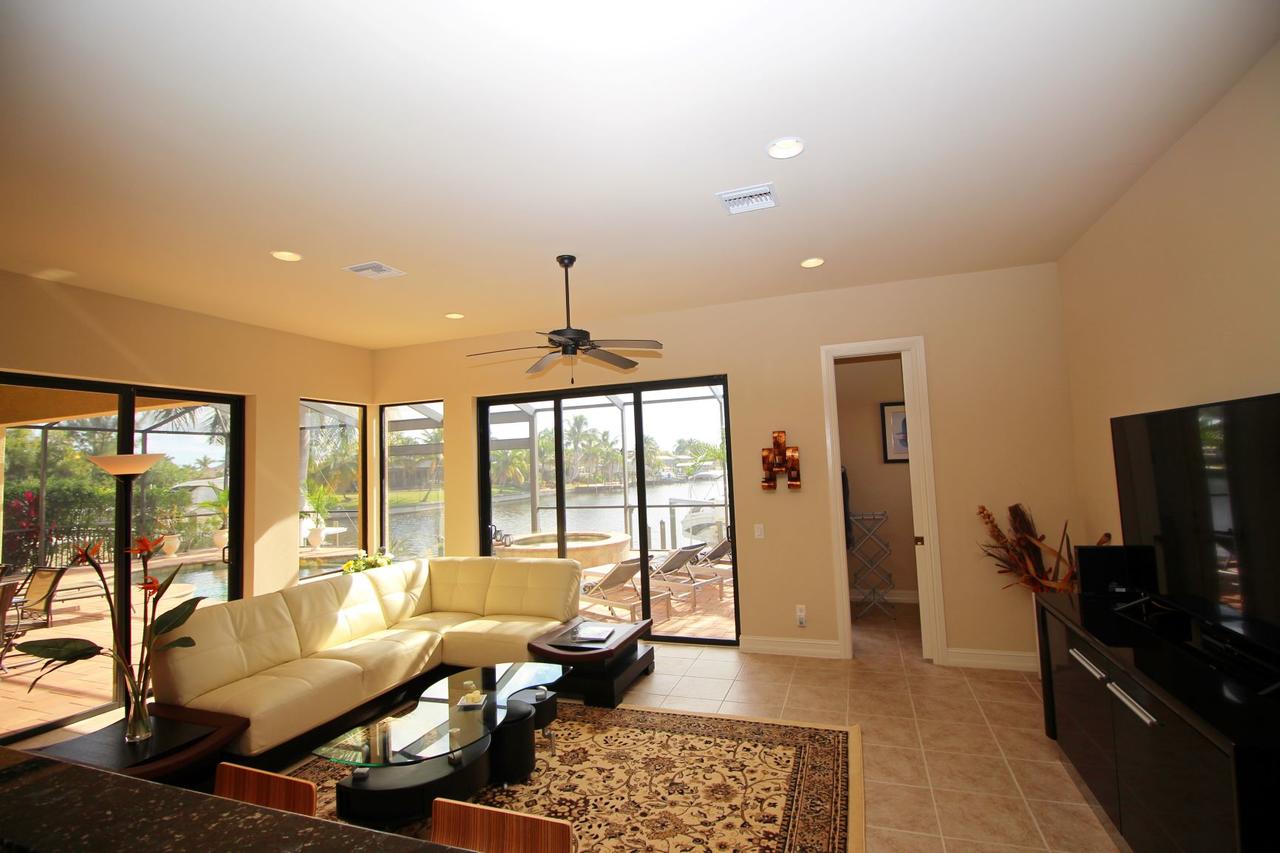 Holland House Cape Coral, 2732 Southwest 25th Street - thumb 11