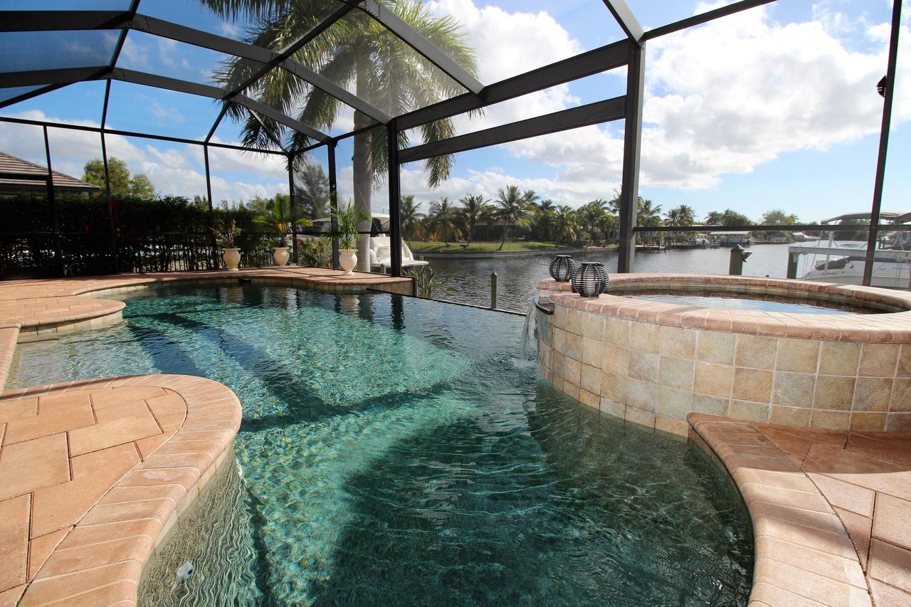 Holland House Cape Coral, 2732 Southwest 25th Street - thumb 5