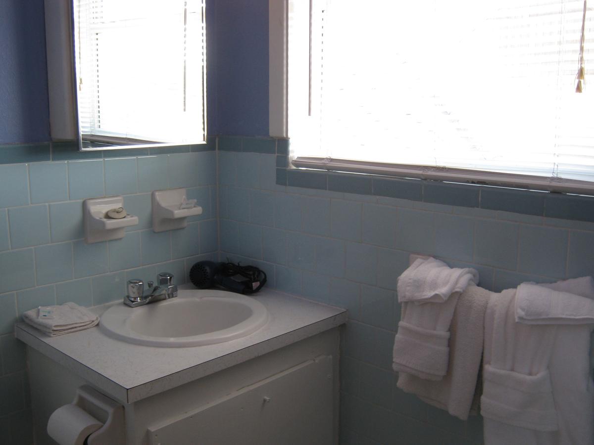 The Holiday Court Villas And Suites - thumb 40