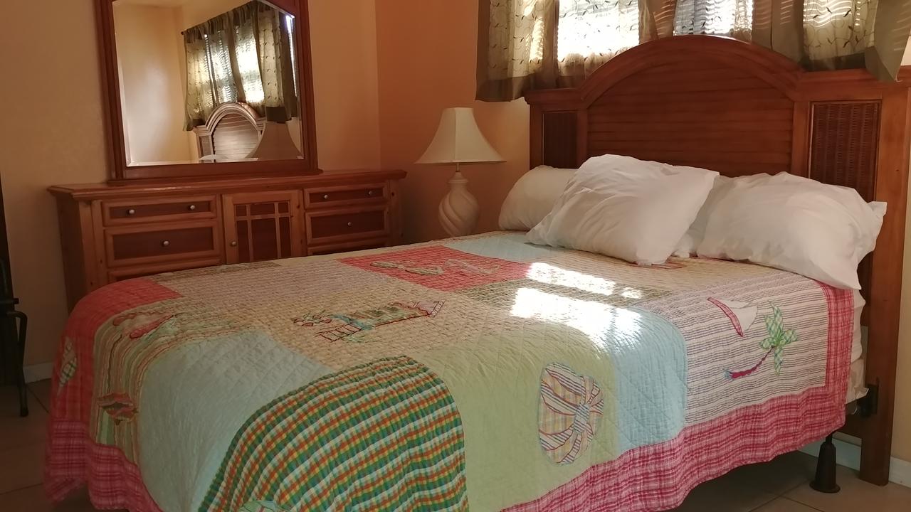 The Holiday Court Villas And Suites - thumb 24