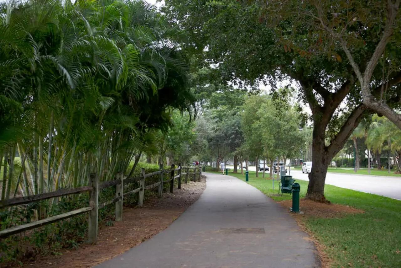 8-202 Yacht Club - New. Great 3 Bedroom. 2 Min To Aventura Mall - thumb 36