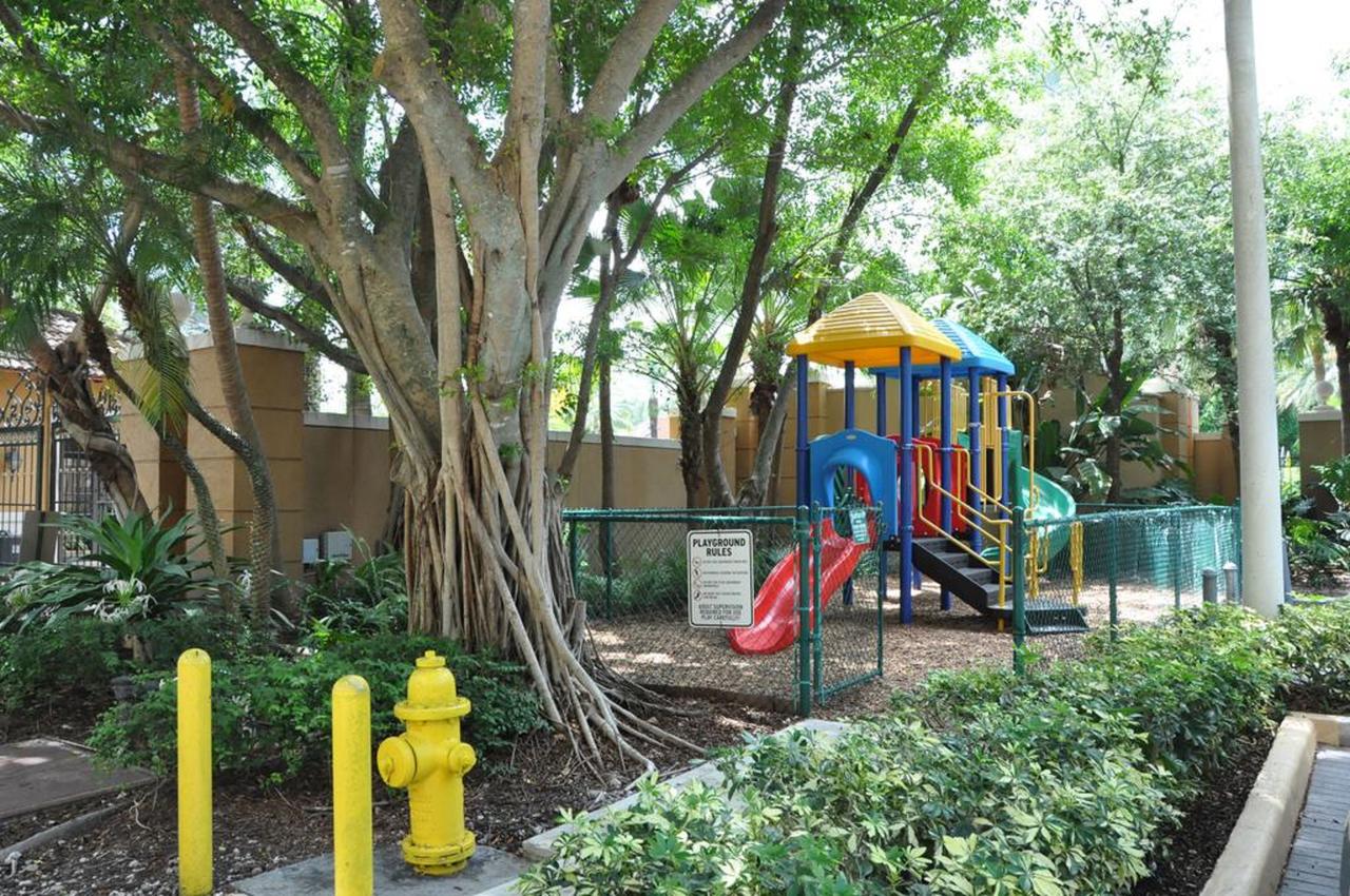 8-202 Yacht Club - New. Great 3 Bedroom. 2 Min To Aventura Mall - thumb 39