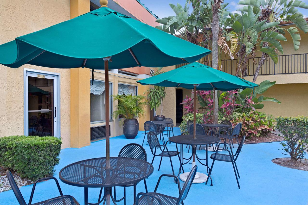 Baymont By Wyndham Florida Mall - thumb 31