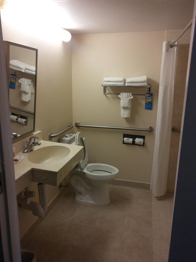 Baymont By Wyndham Florida Mall - thumb 17