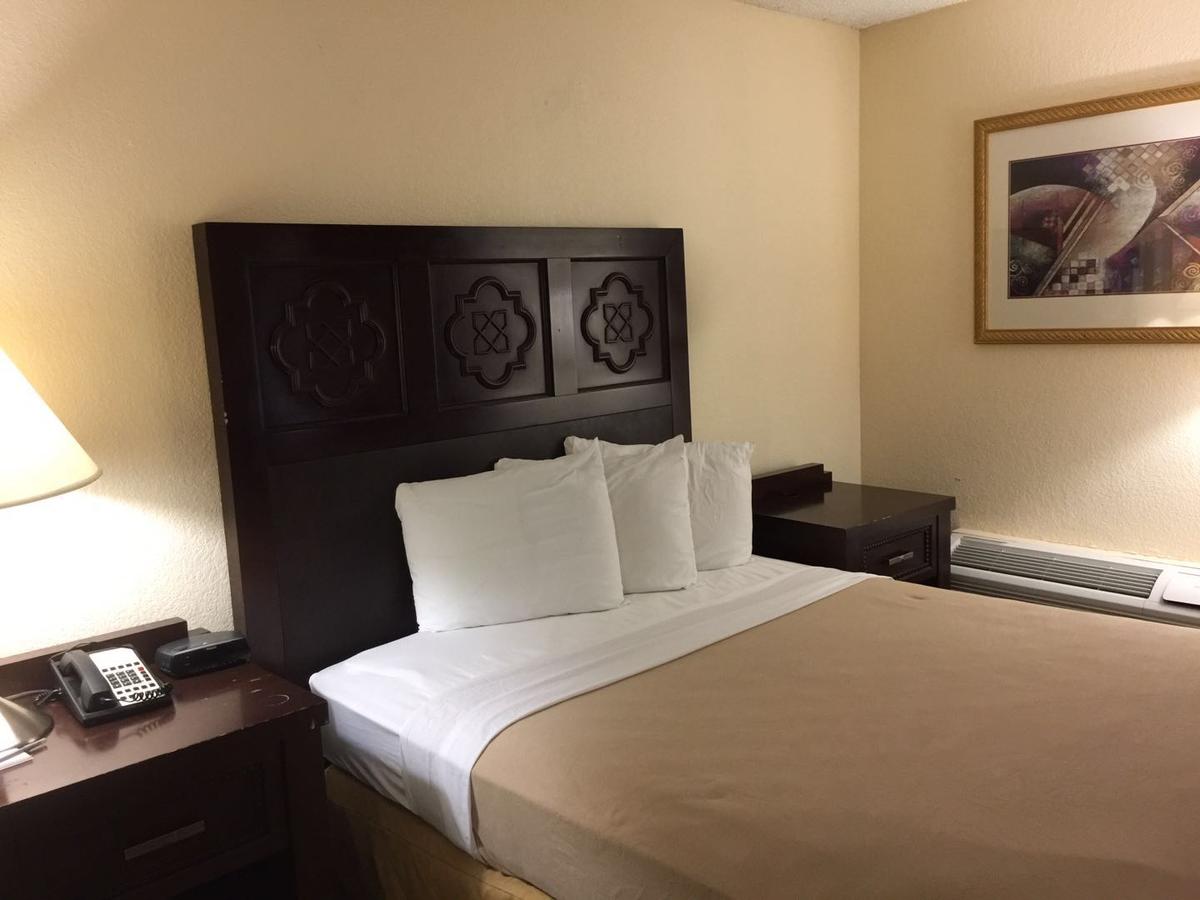 Baymont By Wyndham Florida Mall - thumb 3