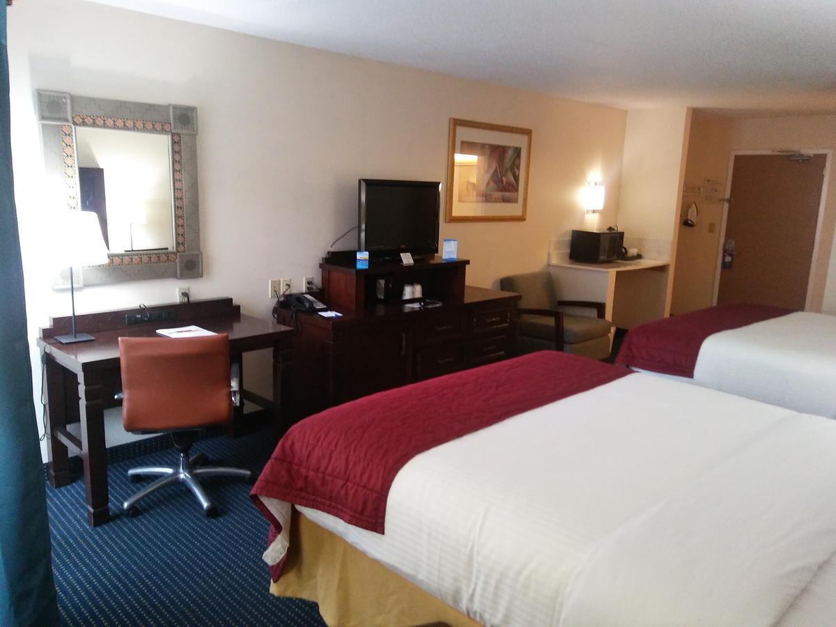 Baymont By Wyndham Florida Mall - thumb 25